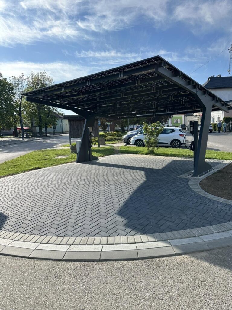 Carport elektryczny z ładowarką