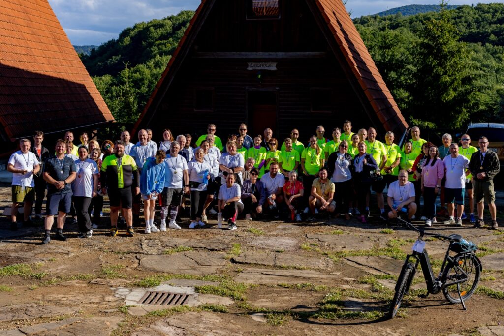 Zdjęcie grupowe uczestników rajdu