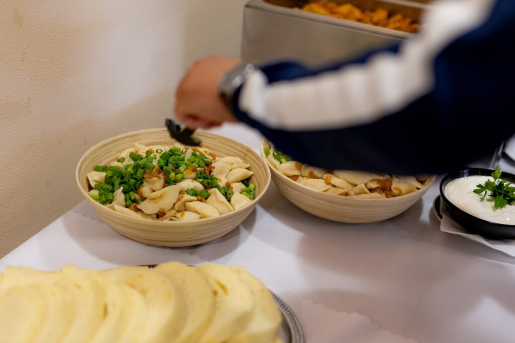 miski z pierogami