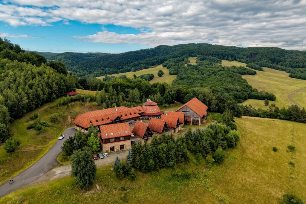 Widok z drona na budynki