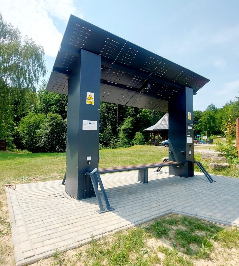Solarna stacja ładowania rowerów elektrycznych w Mrukowej