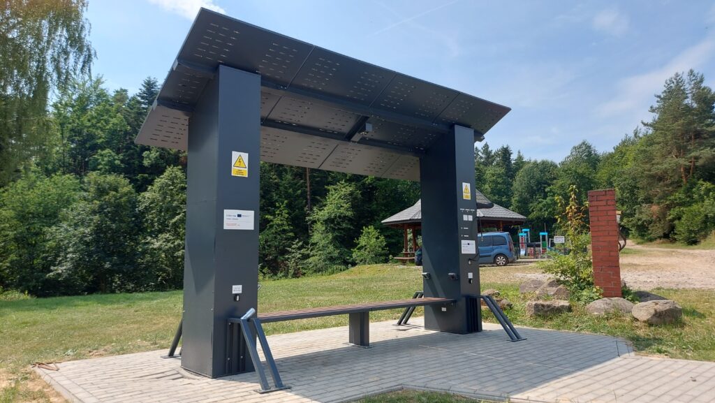Solarna stacja ładowania rowerów elektrycznych w Mrukowej