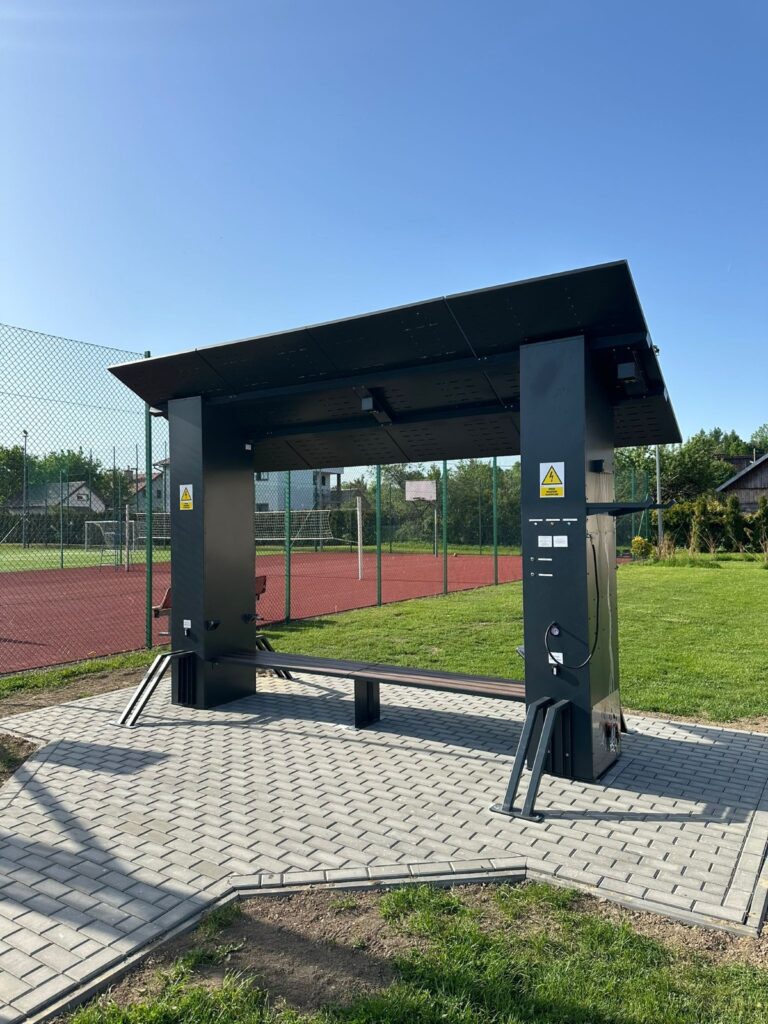Solarna stacja ładowania rowerów elektrycznych w Osieku Jasielskim