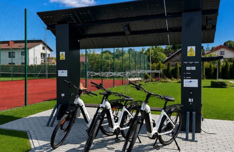 Zakończyliśmy budowę solarnych ładowarek dla e-rowerów