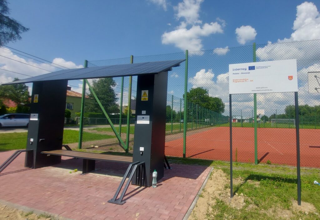 Solarna stacja ładowania rowerów elektrycznych w Załężu